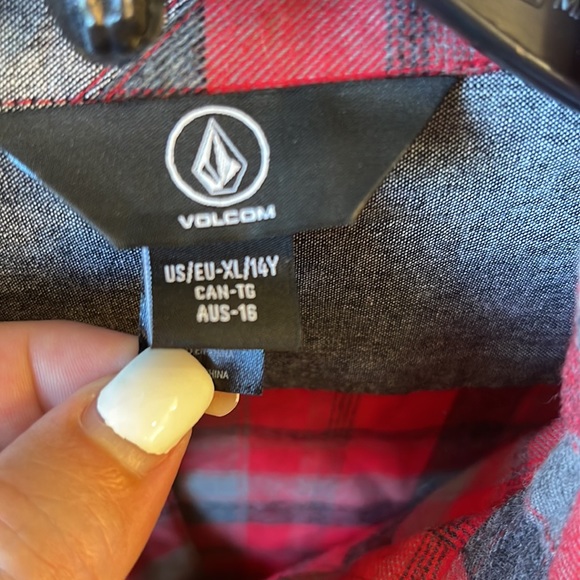 Volcom Red & Grey Flannel EUC - Picture 2 of 4